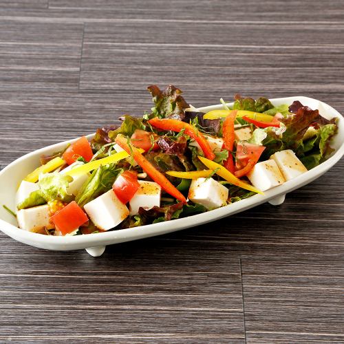 紫蘇香る豆冨のさっぱりサラダ