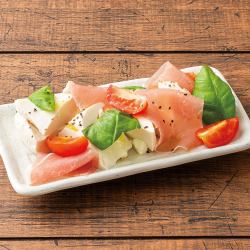 卡普雷沙拉配帕尔玛火腿和咸豆腐