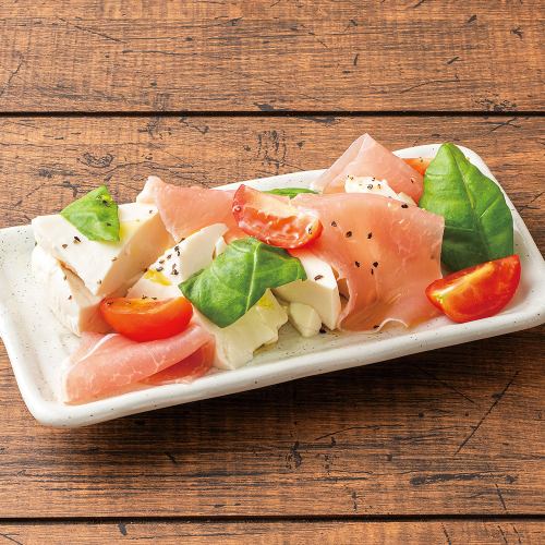 卡普雷沙拉配帕尔玛火腿和咸豆腐