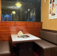 プライベート感のあるテーブル席もございます◎