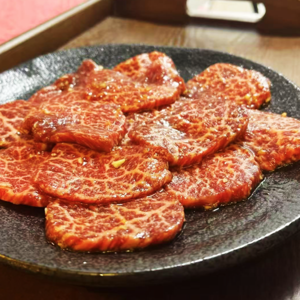 口の中でとろけるような食感と、肉本来の旨味が溢れだす逸品『上ロース』