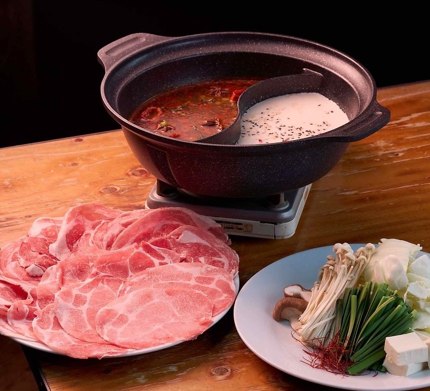 【夏季限定】　火鍋登場！毎年恒例辛いもつ鍋もあります