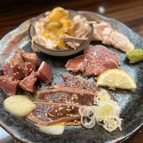 【大人気★】肉刺し!生でも食べられるほど新鮮で美味しいお肉を、しっかり低温調理してご提供しています!
