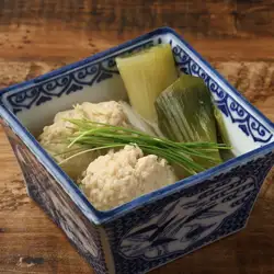 Chicken meatballs and white onions simmered in ginger