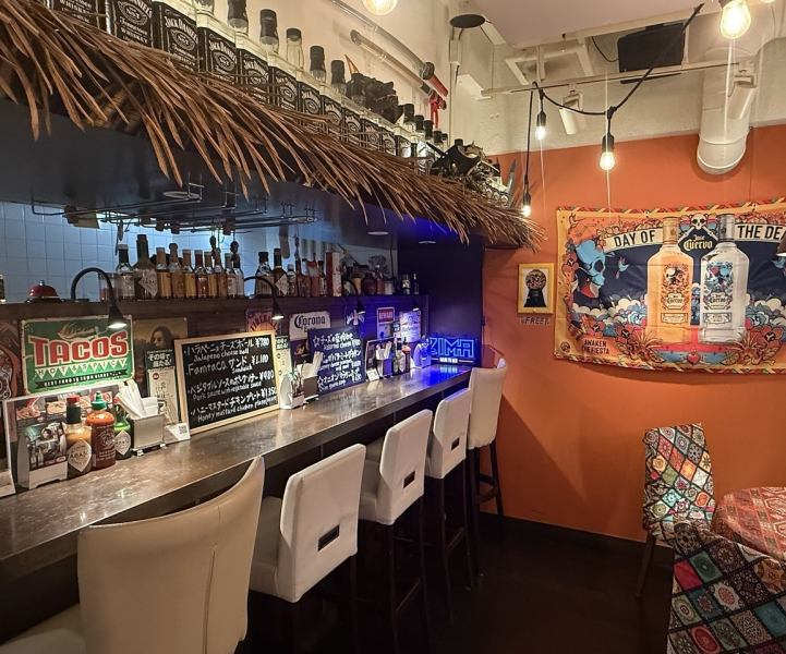 【1人でふらっと飲みたい時に♪】カウンター席は5席ご用意。仕事帰りに一人でふらっと立ち寄れる雰囲気も大事にしており、お一人様1杯からでも大歓迎です♪平日は比較的ゆったりしているため、お一人でも気軽にご利用頂けます◎Staffとの会話も楽しめるのがカウンター席のおすすめポイントです♪