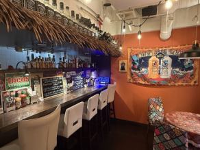 【お一人様も大歓迎のカウンター席】カウンター席は5席ご用意。お一人様でも大歓迎です！店内の雰囲気が、カウンター席ながらもプライベート空間を演出してくれます◎会話も楽しめるのがカウンター席のおすすめポイントです♪