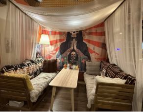 【天蓋付きのソファー席◎】特別な日の演出にも♪囲まれた落ち着いた席でゆったりとお食事できます◎友達飲みでもデートにもおすすめ♪