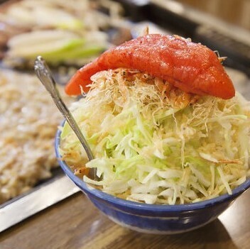 非常适合假期或休息日！从午餐时间开始，您就可以享用热气腾腾的铁板烧和啤酒，而且餐厅位置便利，就在车站附近。
