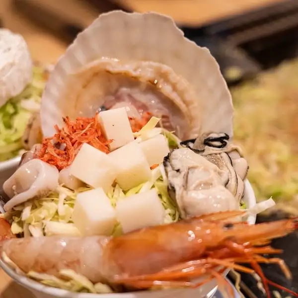 正宗月岛食谱！以鲜美海鲜汤底烹制的文字烧。