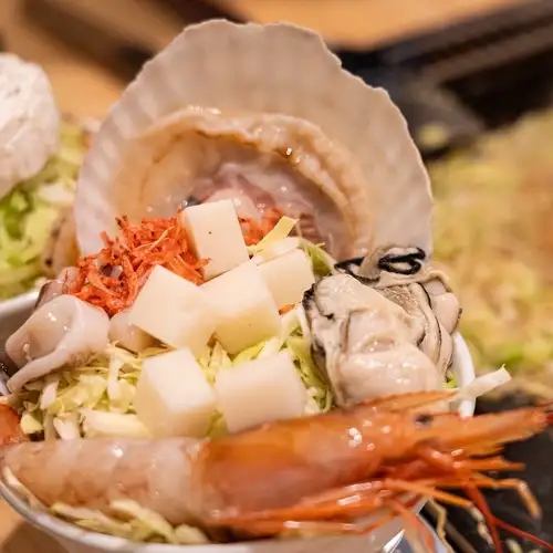 正宗月岛食谱！以鲜美海鲜汤底烹制的文字烧。
