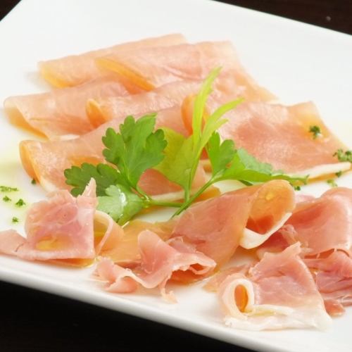Exquisite dry-cured ham (Shinjuku curtes and jamon serrano)