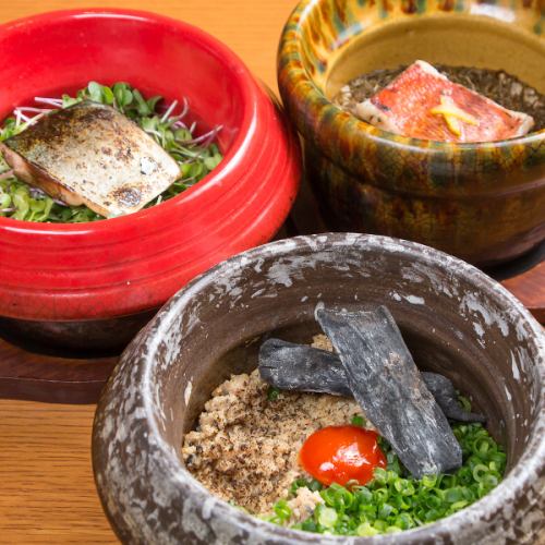 自慢の特注土鍋で炊き上げる「土鍋めし」