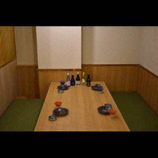 静寂と品格が混ざり合う落ち着いた雰囲気の和空間。飲み会だけでなく、デートや記念日、接待などの特別な席にも最適です。大切なひとときを丁寧に紡ぐ、贅沢な時間をゆったりと寛げる上質な空間です。
