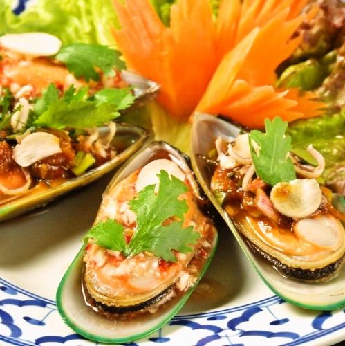Pana shellfish appetizer with two sauces (4 pieces)