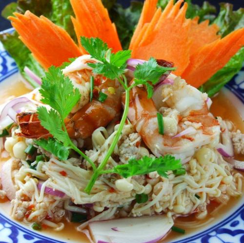 Healthy Thai-style enoki salad