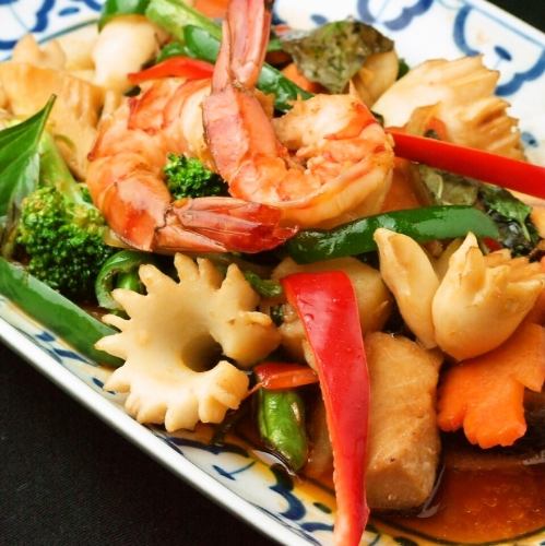 Spicy stir-fried seafood and herbs