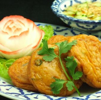 Thai-style fish cakes (4 pieces)