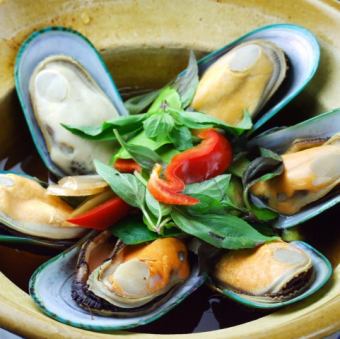 Pana shellfish and herbs steamed in white wine