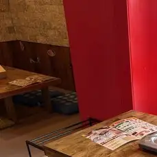 ゆっくり落ち着いてお食事を楽しみたい方へおすすめな4名様掛けのお座敷席です♪ゆとりのある広々としたスペースで、靴を脱いでリラックスしながら絶品しゃぶしゃぶをご堪能いただけますよ◎ご家族の団らんや親しい友人との語らいの場にぴったり！居心地の良い和空間で楽しいお食事タイムを心ゆくまでどうぞ。