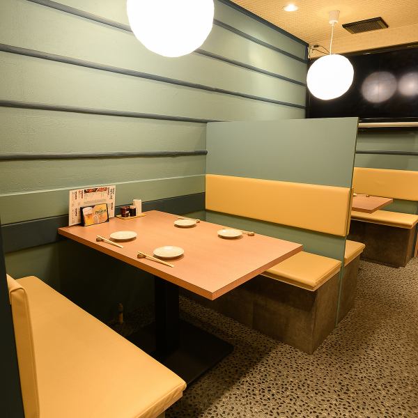 [From small groups to medium banquets!] In addition to table seats that can accommodate up to 12 people, we also have sofa seats where you can eat in a private space.Please use it not only on your way home from work, but also after stopping by a tourist spot♪