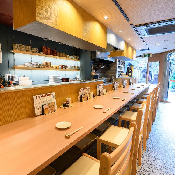 [Single diners] At the counter seats, you can relax and enjoy your meal while chatting with the staff.Recommended not only for solo travelers but also for dates!