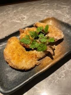 Deep-fried chicken wings (from 3 pieces, 180 yen each)