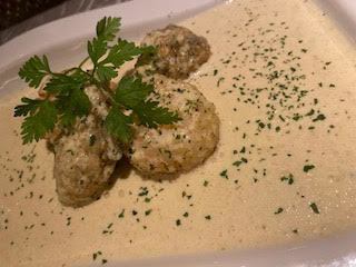 Oysters and scallops with oyster cream sauce