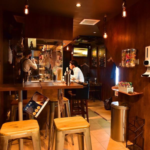 2021年オープン♪こだわりカクテルと料理が楽しめるダイニングバー BACCHUS♪平和通駅目の前にあるため、仕事終わりの1杯にもぴったりです。