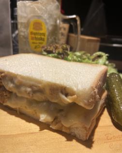 鯖魚韃靼和鯖魚三明治