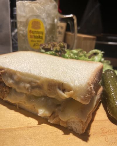 鲭鱼鞑靼和鲭鱼三明治