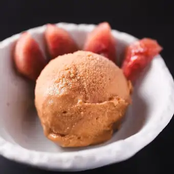 紅茶のアイスといちじくの赤ワイン煮