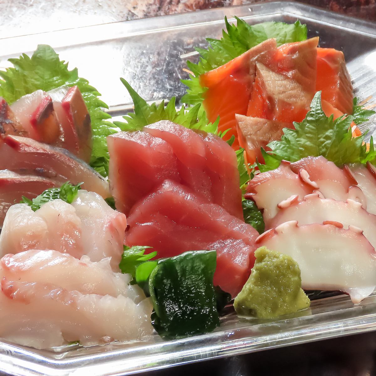 ランチタイムも営業中。こだわりの食材をご提供。午後の活力に！