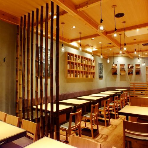 1 minute walk from Ochanomizu Station! The large interior is ideal for various occasions.