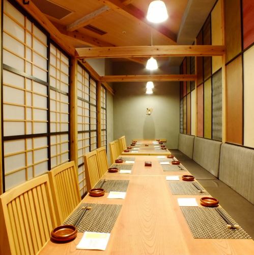 It's a table seat so you can relax.We have a private room that is ideal for various gatherings such as company banquets and school event launches ☆ We have banquets from 2 people in a private room.