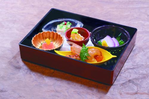 Assortment of 5 kinds of omakase sake appetizers for 1 person