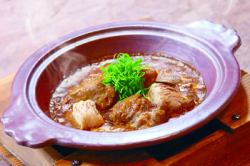 Braised beef tendon in domestic red wine