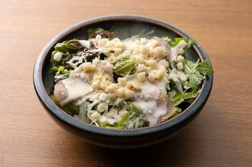 生ハムとクルトンのシーザーサラダ