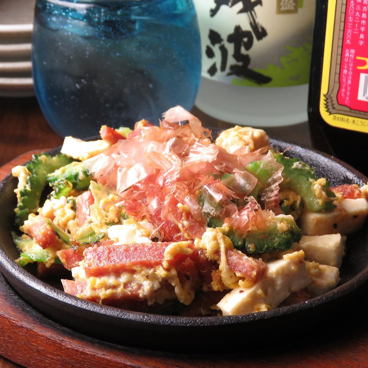 It is a shop where you can enjoy the soul food of the owner's hometown "Okinawa" and Awamori!