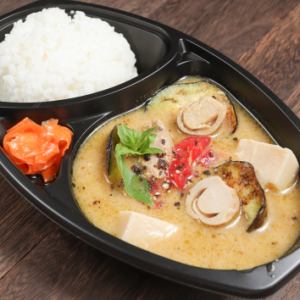"シェフ渾身"のグリーンカレー弁当