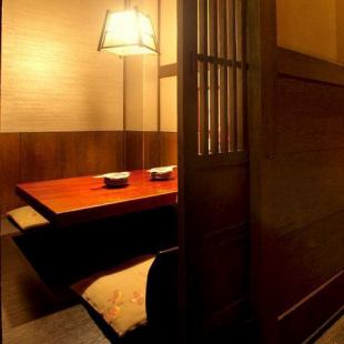 This is the only small private room in our shop! It is a popular digging kotatsu type and boasts a calm atmosphere.Since it is a completely private room with a door, you can enjoy dining and talking without worrying about other customers.On the way home from work, to meet up with friends ◎