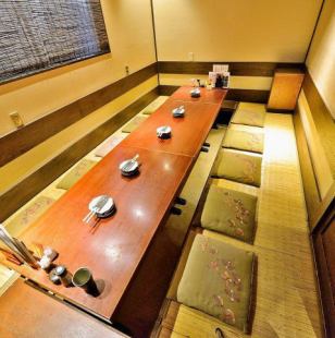 It is a digging kotatsu type, and it becomes a completely private room when you drop a blind.Private room for medium number of people that is easy to use for lunch meetings, second parties, small gatherings and meetings ♪ Enjoy an all-you-can-drink course and discerning gem dishes in a spacious store ♪