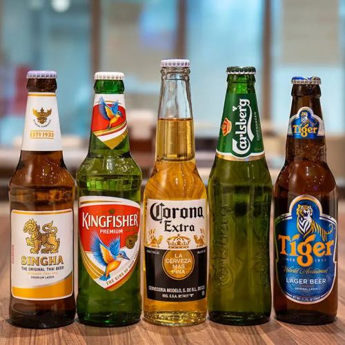 晚餐時分，可享用正宗的辛辣菜餚和酒水。