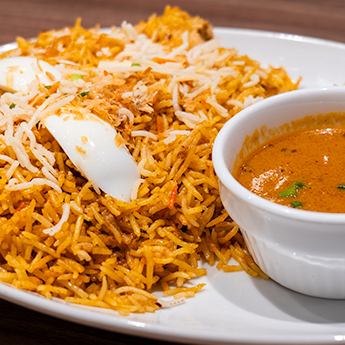 こちらも人気メニューのチキンビリヤニ♪