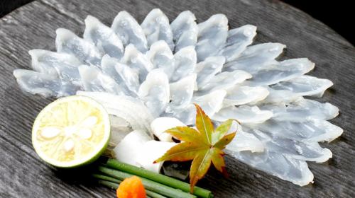 ☆大分県直送 とらふぐの薄造り☆ (*懐石料理の一例)