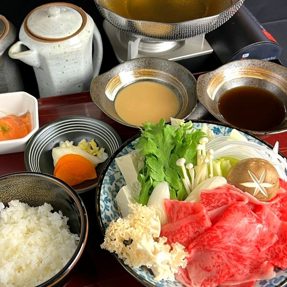 ランチも大人気！ランチ限定+220円(込)で珈琲or紅茶セットに◎