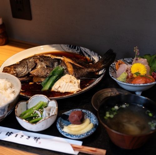 漁師のあら炊きで華やかに
