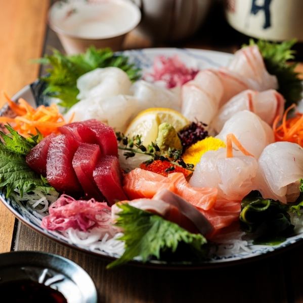 【刺身5点盛り】新鮮な刺身を心ゆくまでご堪能ください!素材の旨味を最大限に引き出したこだわりの一皿です