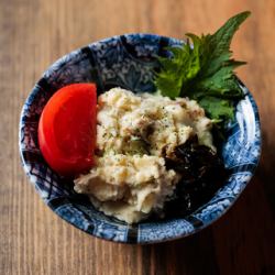 地魚の燻みとシラスのポテトサラダ