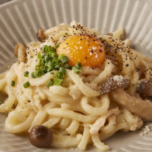 蒸し鶏と木の子のカルボナーラうどん