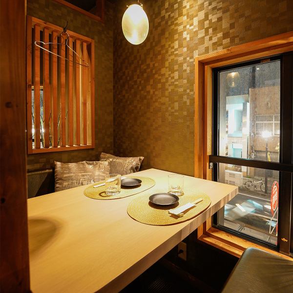 【히가시오카자키역 앞×개인실 이자카야】 느긋하게 편히 쉬실 수 있는 개인실 공간을 준비…회사 연회·음식회 외, 여자회·생일회 등 프라이빗 이용에도 추천입니다.저희 가게 자랑의 야키토리·야채 감아 꼬치를 개인실에서 천천히 즐겨 주세요.각종 축하에 메시지가 들어간 디저트 플레이트도 추천합니다.